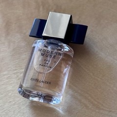 Estée Lauder Modern Muse Miniature Eau de Parfum Spray .14 fl oz / 4 ml
