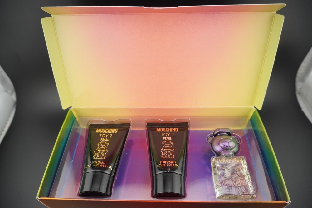 Moschino Toy 2 PEARL Gift Set. (NEW) 0.5oz Travel EDP, Shower Gel, Body Lotion