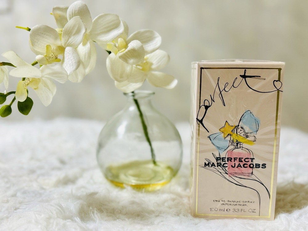 Marc Jacobs Perfect Eau de Parfum Spray, Regular Size 3.3 fl oz