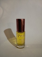 Strawberry Butter Bliss Roll-On (5 ml) – A Sweet Cream & Strawberry Scent
