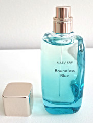 NIB ~ Mary Kay Perfume ~ Boundless Blue Eau de Parfum ~ Ltd Ed ~ 1.7 Fl Oz 50ml