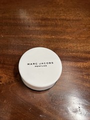 Marc Jacobs Perfume Shimmer Dusting Body Powder .12 oz./3.5g Travel Size