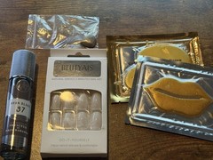 Beauty & Wellness Bundle Ryan Blake 37 Cologne Press-On Nails Gold Collagen