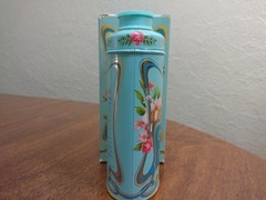 VTG Avon Trailing Arbutus Perfumed Talc in 1977 Anniversary Keepsake Tin NEW