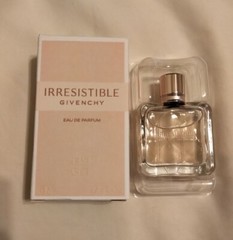 NIB GIVENCHY IRRESISTIBLE EAU DE PARFUM SPLASH TRAVEL MINI SIZE .27 FL OZ 8 ML