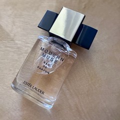Estée Lauder Modern Muse Miniature Eau de Parfum Spray .14 fl oz / 4 ml