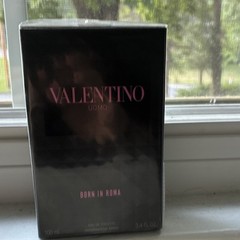 Valentino Born in Roma Uomo Eau de Toilette Spray, 3.4 fl oz Regular Size