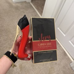 Carolina Herrera Very Good Girl Eau de Parfum Spray 2.7 fl oz