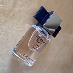 Estée Lauder Modern Muse Miniature Eau de Parfum Spray .14 fl oz / 4 ml