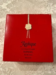 Replique Raphael Dusting Powder 4 oz / 120 g NOS, Boxed , With Powder Puff