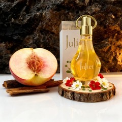 A Set of 2 Women’s Perfumes Featuring Elegant Bottles and Long-lasting Scents