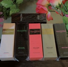 Valentino Born in Roma Eau de Parfum Travel Spray 0.5 fl oz Intense Gold