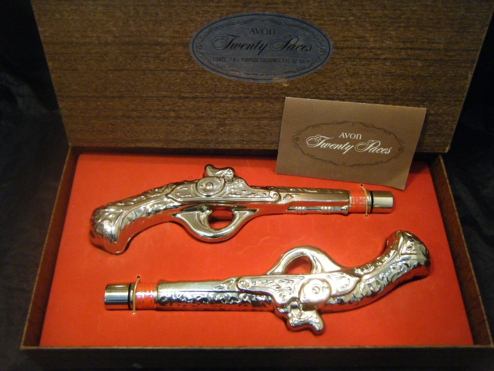 😊 VINTAGE AVON TWENTY PACES COLOGNE DUELING PISTOLS IN THE BOX 3 OZ ST135 3PT8