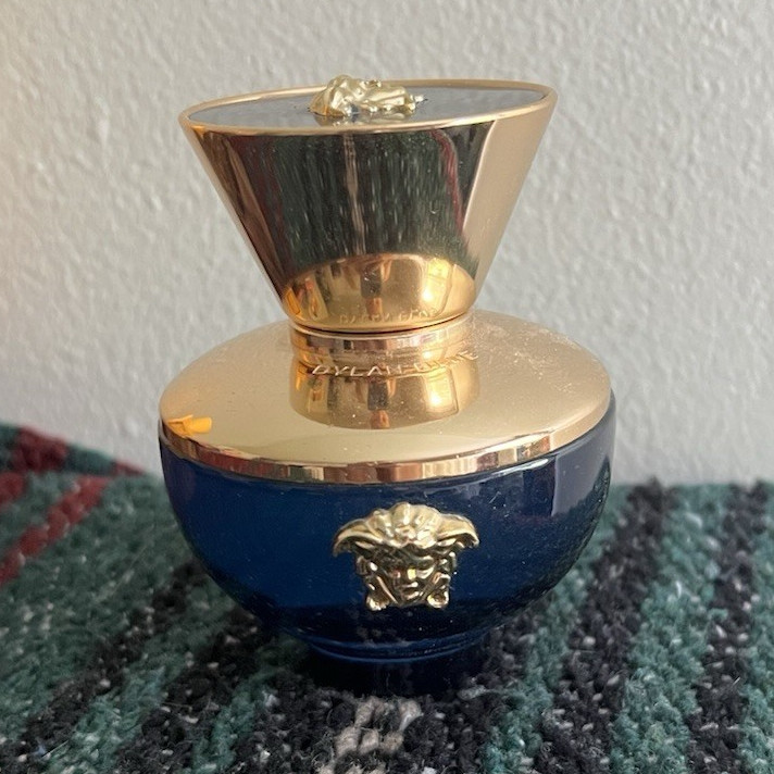 NEW-Versace Dylan Blue Pour Femme Eau de Parfum Spray Regular Size 1.7 fl oz
