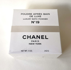 CHANEL No 19 Luxury Bath Powder (5 oz/142 g) Vintage, New sealed