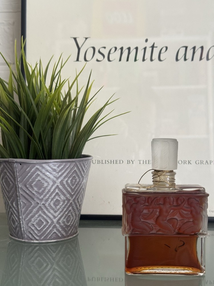PARFUM Molinard de Molinard in LALIQUE Frosted Bottle 2 Fl. Oz. / 65 mL Ref 103