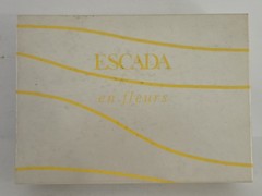Escada En Fleurs 3-pc Set 1.7 FL OZ EDT Spray Body Veil Gold Clutch NIB AS SHOWN