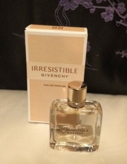 NIB GIVENCHY IRRESISTIBLE EAU DE PARFUM SPLASH TRAVEL MINI SIZE .27 FL OZ 8 ML