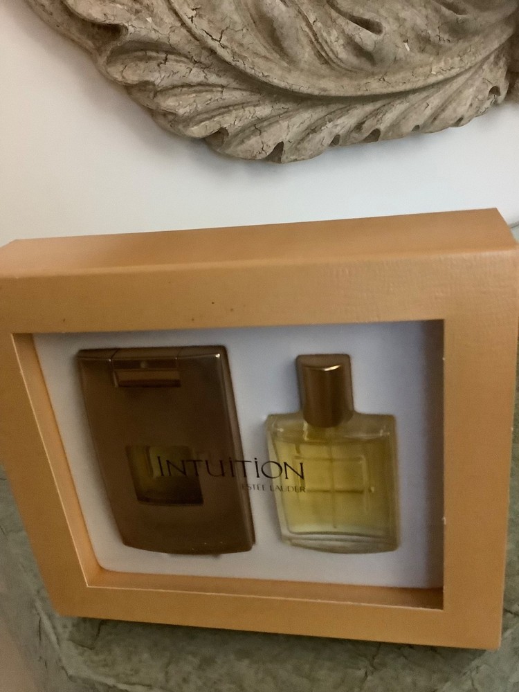 NIB Estee Lauder Intuition Eau De Parfume 30 ml(2x15ml)
