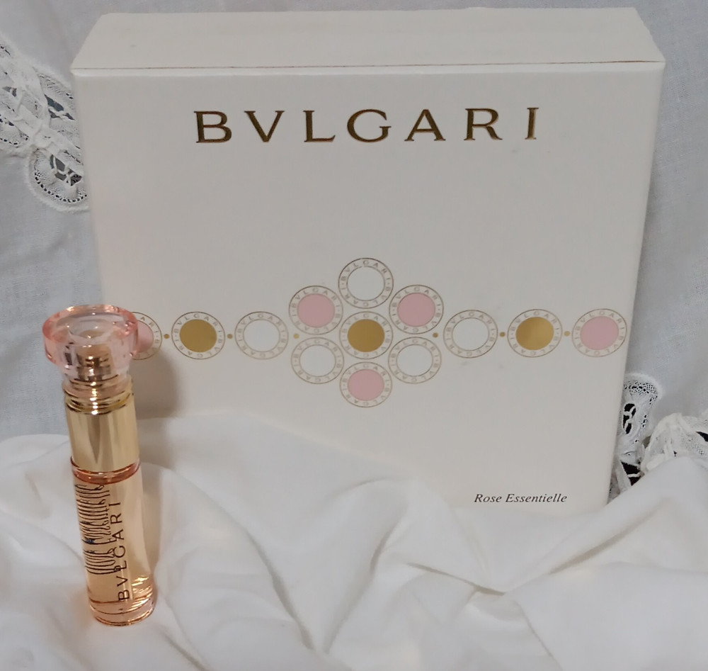 Bvlgari Rose Essentielle Eau de Parfum Spray 0.34 fl oz