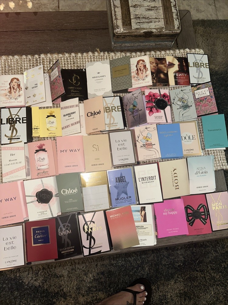 Trendy! HIGH END PERFUME LOT!YOU RECEIVE -15 RANDOMSamples In PICTURE!!AUTHENTIC