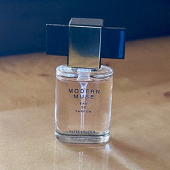 Estée Lauder Modern Muse Miniature Eau de Parfum Spray .14 fl oz / 4 ml