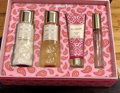 VERA BRADLEY Fragrance MACAROON ROSE Discovery 4 Pc Gift Set New In Box NWT RARE