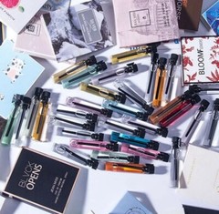 30 Women’s Perfume Samples Discovery Set Gift Bag Included Assorted Fragrances