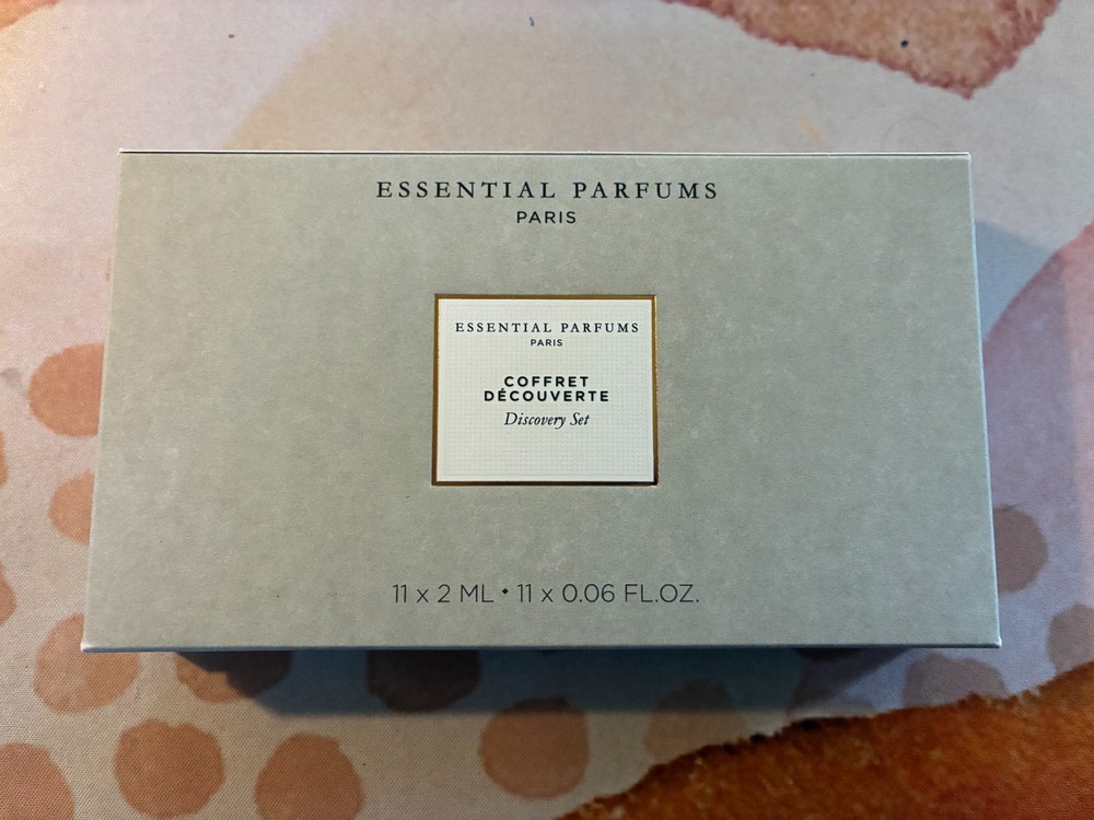 ESSENTIAL PARFUMS PARIS Discovery Set 2ml / 0.06 fl oz x 11 samples OPENED BOX