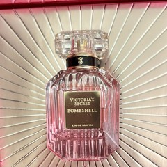 Victoria’s Secret Bombshell Eau de Parfum Spray, 1.7 oz (50 Ml) New In Box