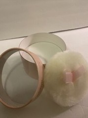 Jessica McClintock New Victorian￼ perfumed shimmer Body￼ powder with Puff .2.0oz