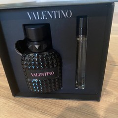 Valentino 2 Piece Uomo Born in Roma Eau de Toilette Gift Set