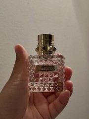 Valentino Donna Women’s Eau de Perfume – 1 fl oz