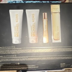 Michael Kors Sexy Amber 4 Pcs Eau De Parfum Gift Set For Women NEW