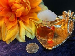 Vintage Estée Lauder Cinnabar Parfum Mini 1/8 oz (3.5 ml) IN GOLD POUCH