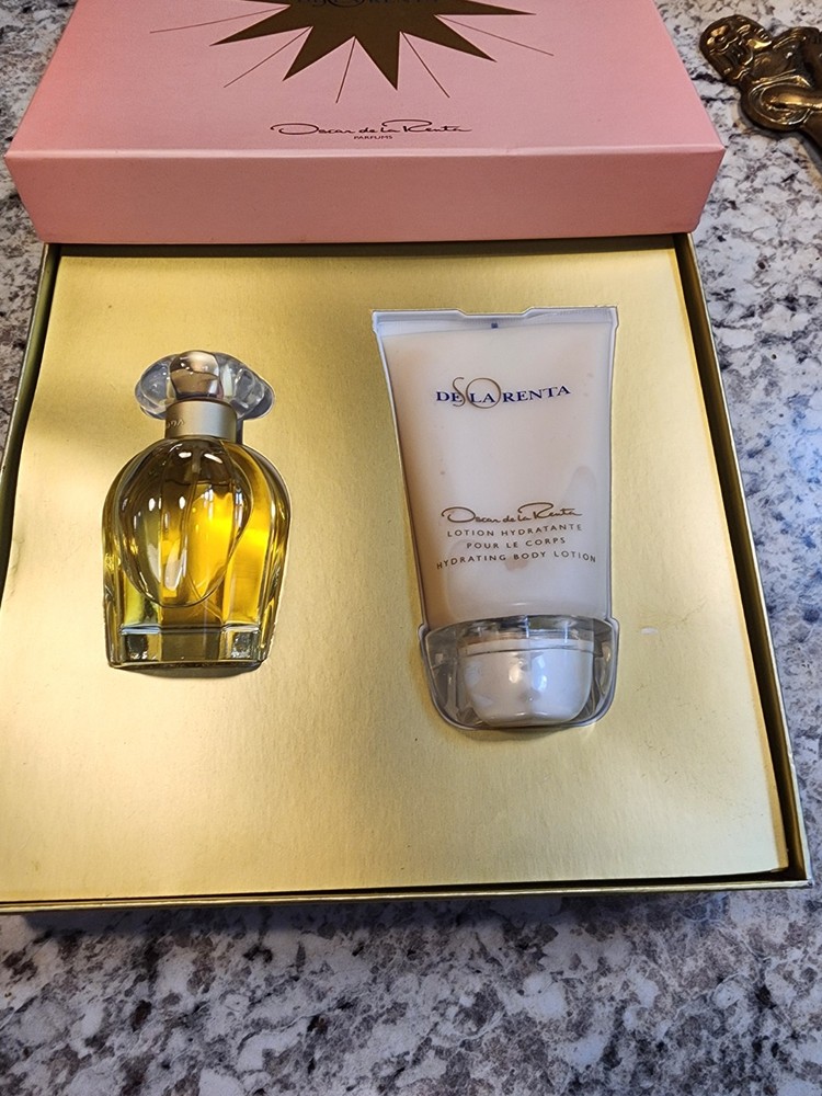 Oscar de la Renta “So de la Renta” 2- Piece Set, 1.7oz Perfume and 4.2oz Lotion