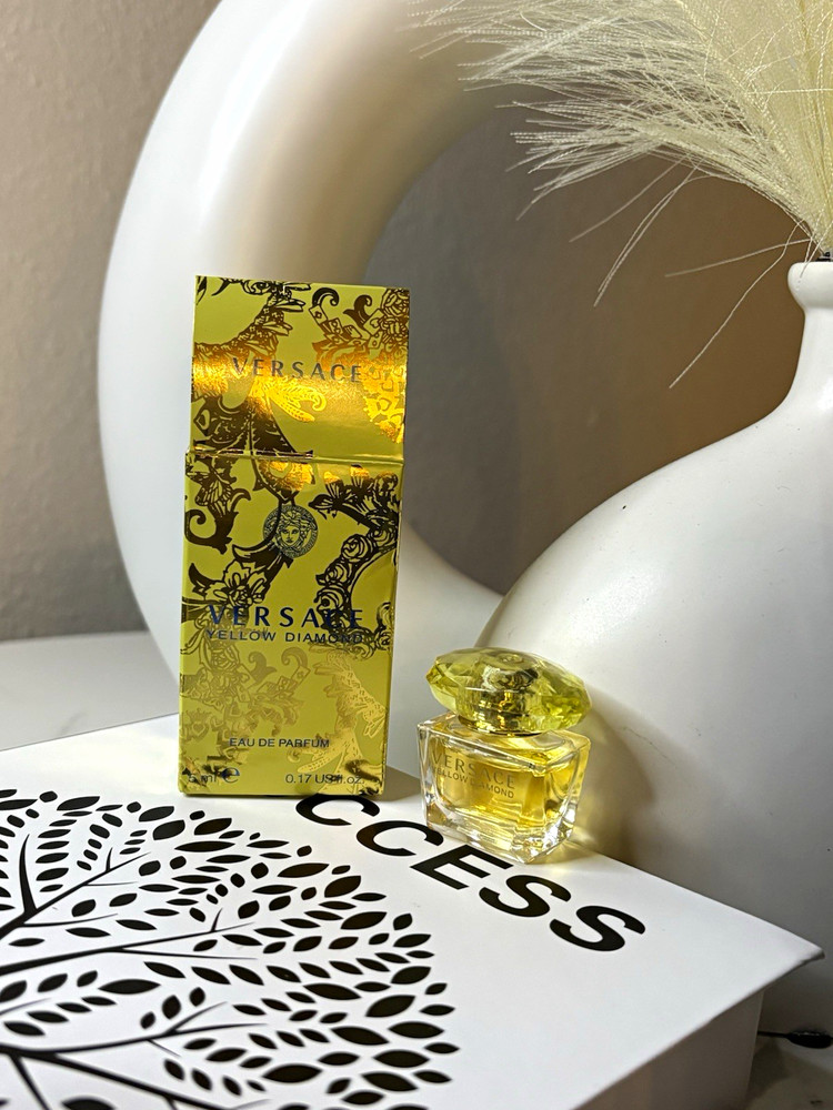 Versace Yellow Diamond Eau de Parfum Sample Size Spray 0.17 fl oz