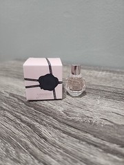VIKTOR & ROLF FLOWERBOMB EAU DE PARFUM MINI BOTTLE SPLASH 0.24 FL OZ / 7 ML NEW