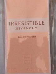 NIB GIVENCHY IRRESISTIBLE EAU DE PARFUM SPLASH TRAVEL MINI SIZE .27 FL OZ 8 ML