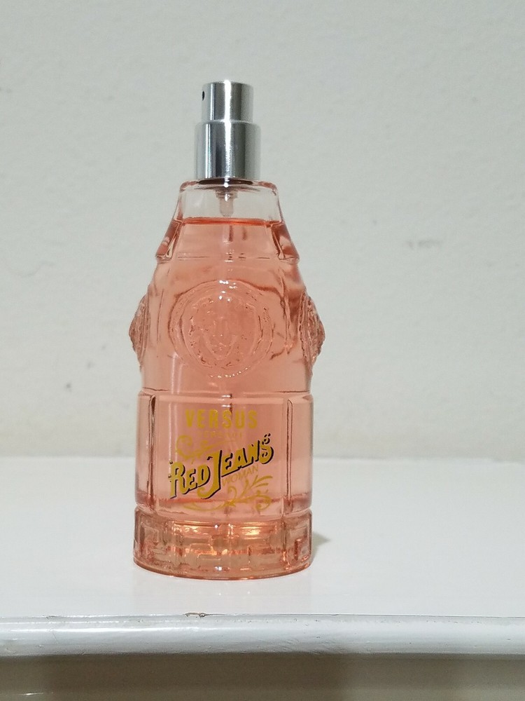 VINTAGE PARFUME VERSUS VERSACE 2.5FL.OZ EDT SPRAY,AS SEEN IN PICTURE.