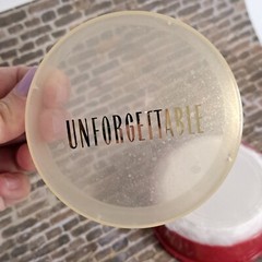 Vintage New Revlon Unforgettable Perfumed Golden Pearl Body Dusting Powder 2 oz