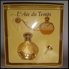 L’Air du Temps Parfum Crystal Pendant Chain Eau de Toilette Gold Funnel LALIQUE