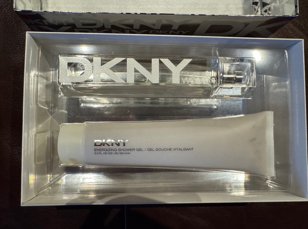 DONNA KARAN DKNY CITY CHIC GIFT SET with ENERGIZING EAU DE TOILETTE 50ML NIB