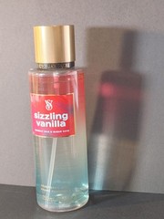 Victoria’s Secret SIZZLING VANILLA Fragrance Mist 8.4 oz Coconut Mango Lmtd Edt.