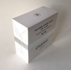 CHANEL No 19 Luxury Bath Powder (5 oz/142 g) Vintage, New sealed