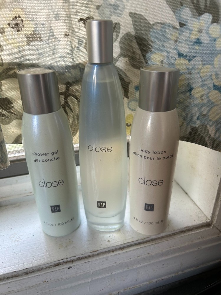 RARE HTF GAP “CLOSE” EDT SPRAY 2 FL OZ PLUS SHOWER GEL & BODY LOTION 4 FL OZ EA