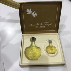 Vintage Nina Ricci L’Air du Temps 2-Piece Fragrance Gift Set Rare Estate Find