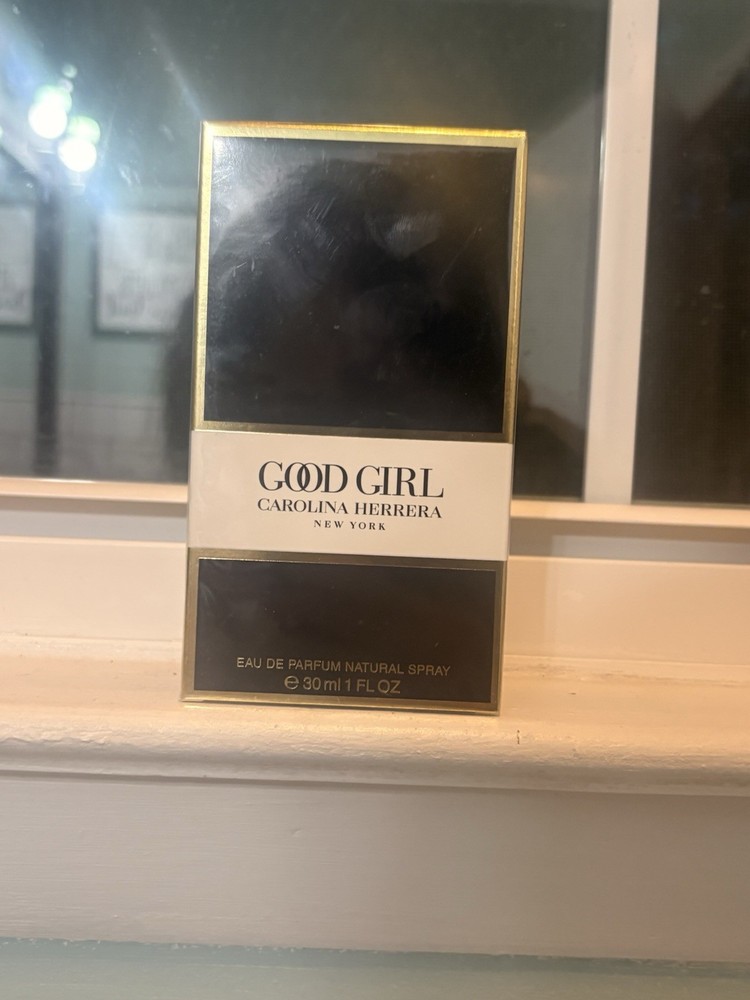 Carolina Herrera Good Girl Eau de Parfum Spray Regular Size 1 fl oz