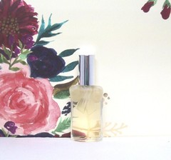 Albert Nipon Perfumed Oil Spray 0.5 FL. OZ. NWOB