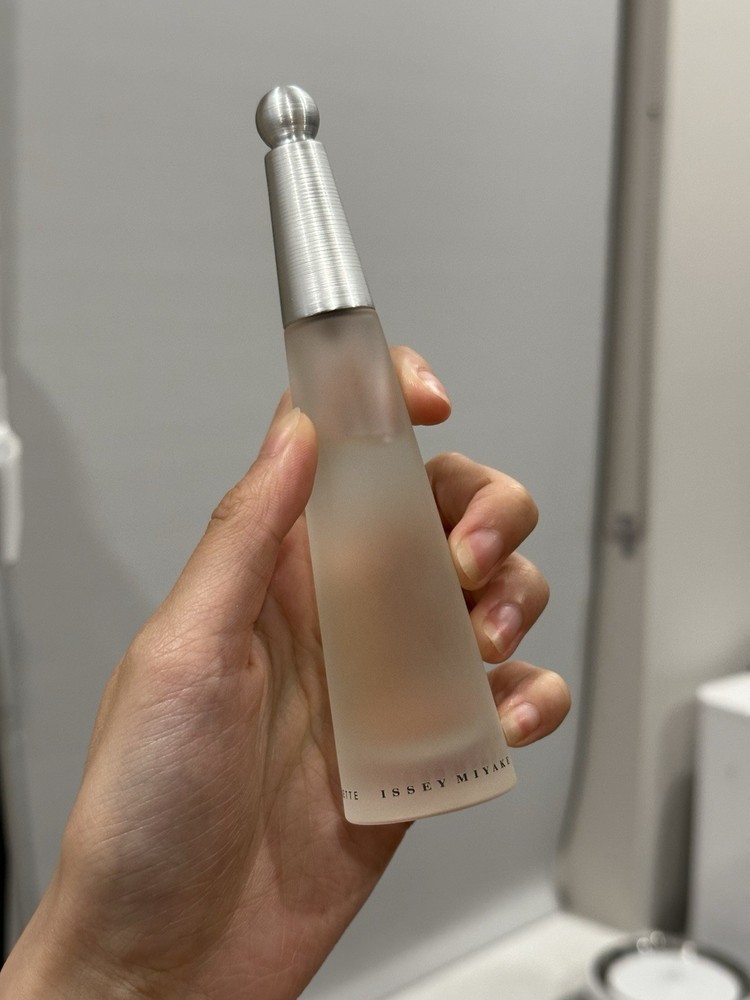 ISSEY MIYAKE L’Eau d’Issey Eau de Toilette Spray 0.84 fl oz 25ml
